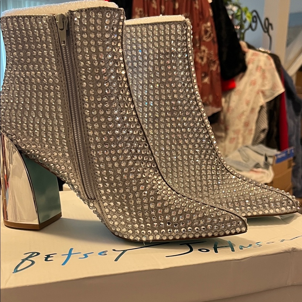 New Betsey Johnson Glittering Silver Ankle Boots Colby size 8 - Picture 2 of 16